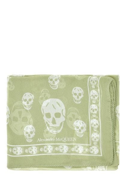 Scarf with skulls