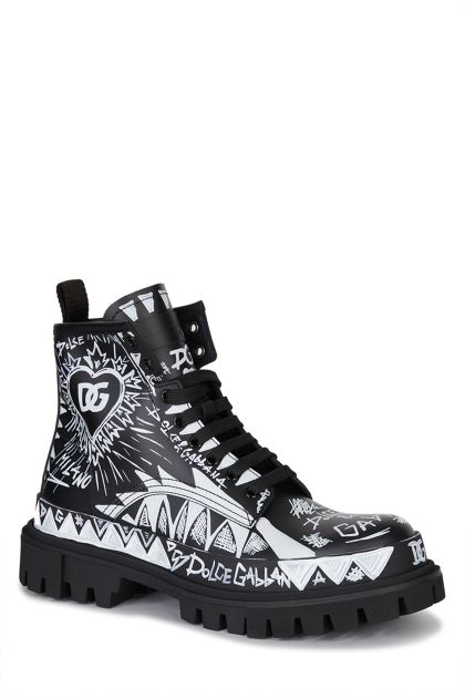 Hi-trekking boot in black and white leather