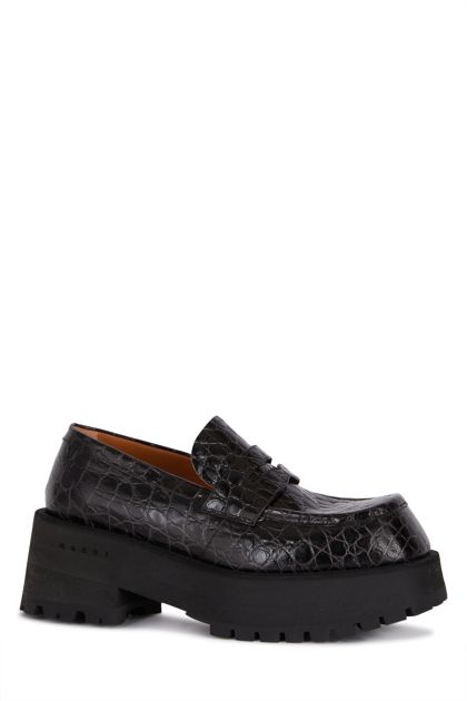 Moccasins in black croc print leather