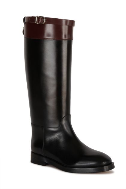 Boots in black and bordeaux leather