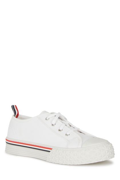 Low-top sneakers in white canvas